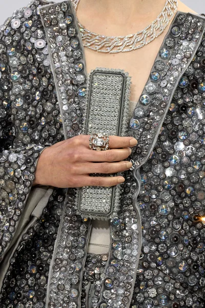 Look 77